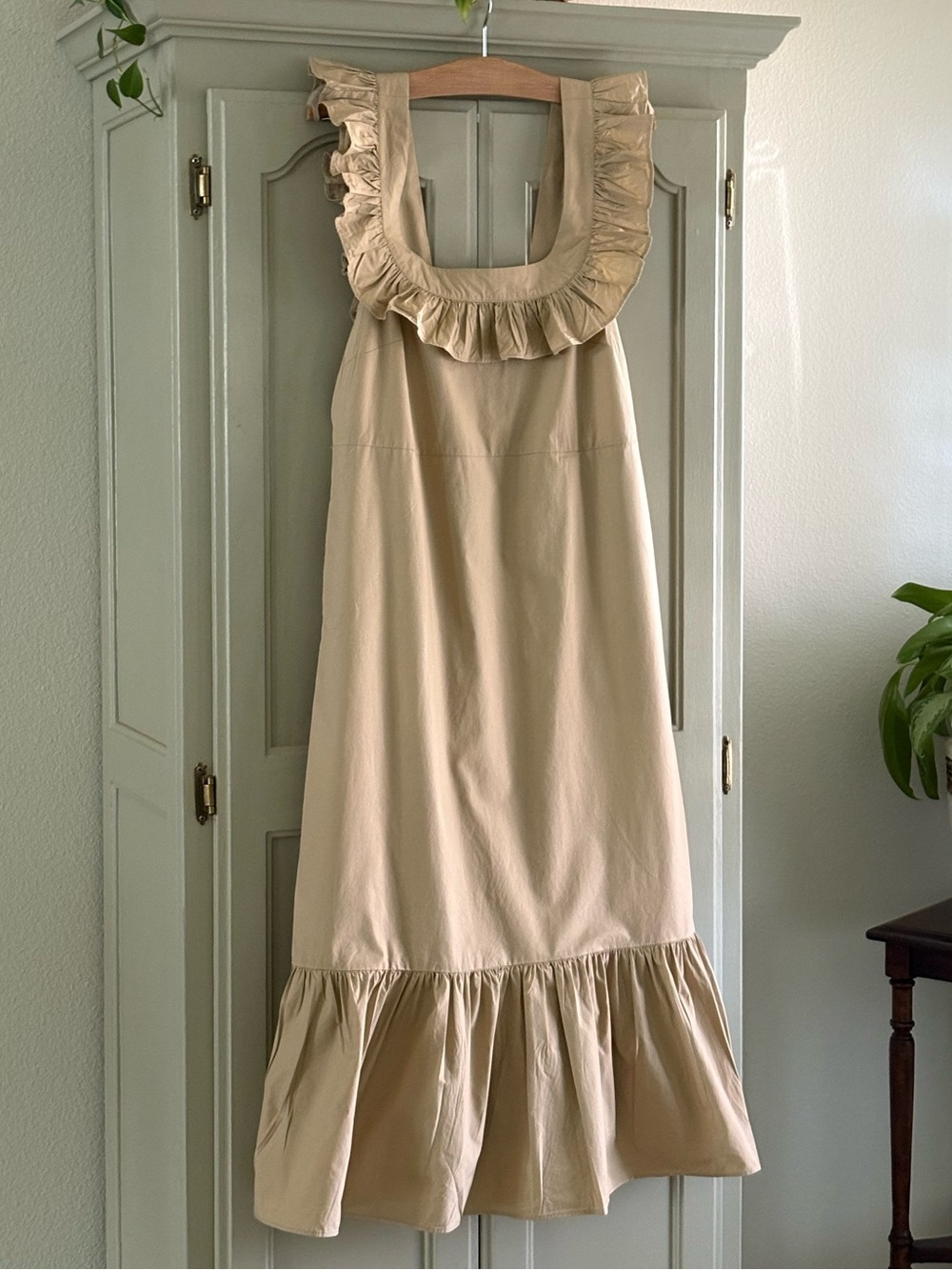 UO Urban Outfitters Ruffle Poplin Midi Dress | Beige | Size Medium | 👉 No Belt